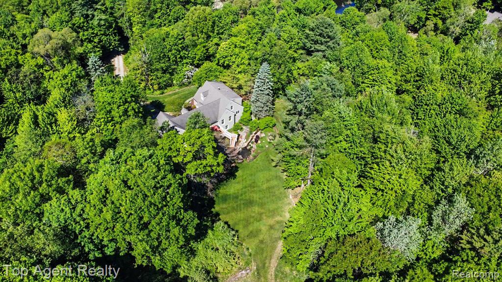 2411 Farmbrook Trail, Oxford, MI 48370 — Photo 37