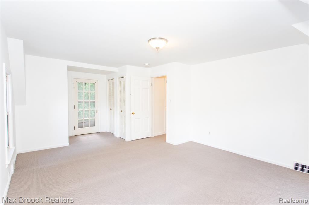 25830 Berkley Avenue, Huntington Woods, MI — Photo 25