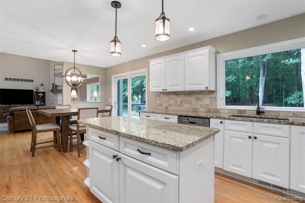 9884 Forest Ridge Drive, Clarkston, MI 48348 — Photo 11