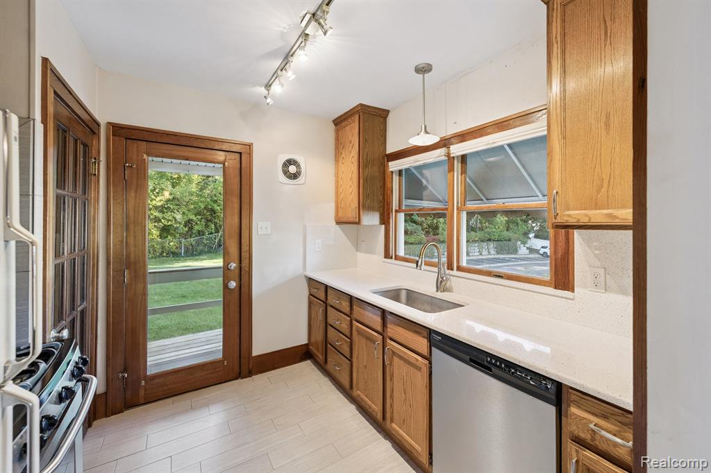 624 E Main Street, Brighton, MI 48116 — Photo 22