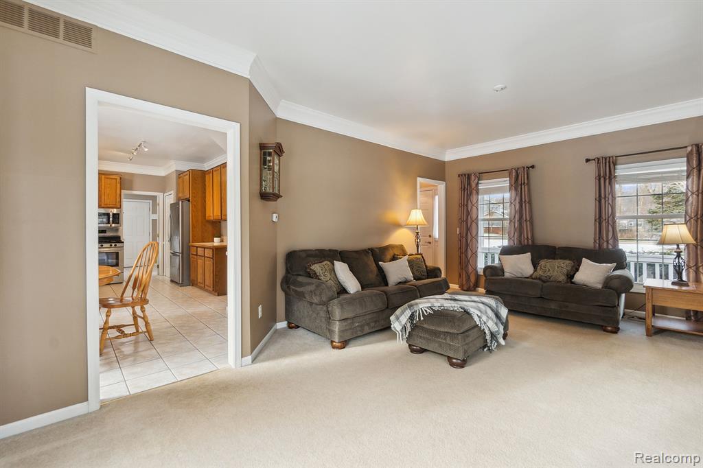 2086 CUMBERLAND Drive, Brighton, MI 48114 — Photo 14
