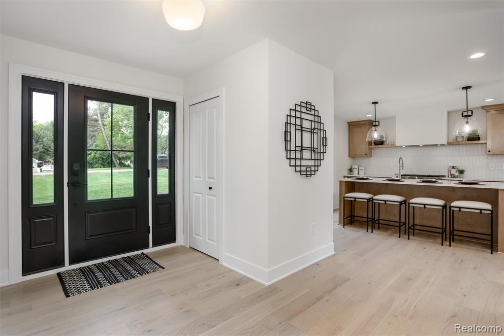 941 Viewland Drive, Rochester, MI 48309 — Photo 13