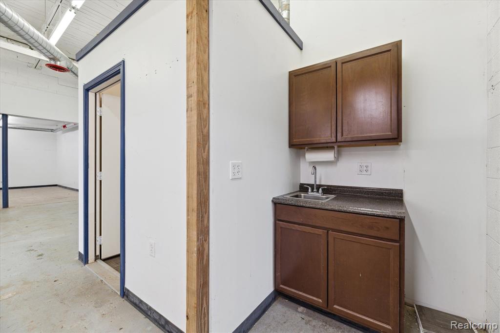920 E GRAND RIVER Avenue, Howell, MI 48843 — Photo 33