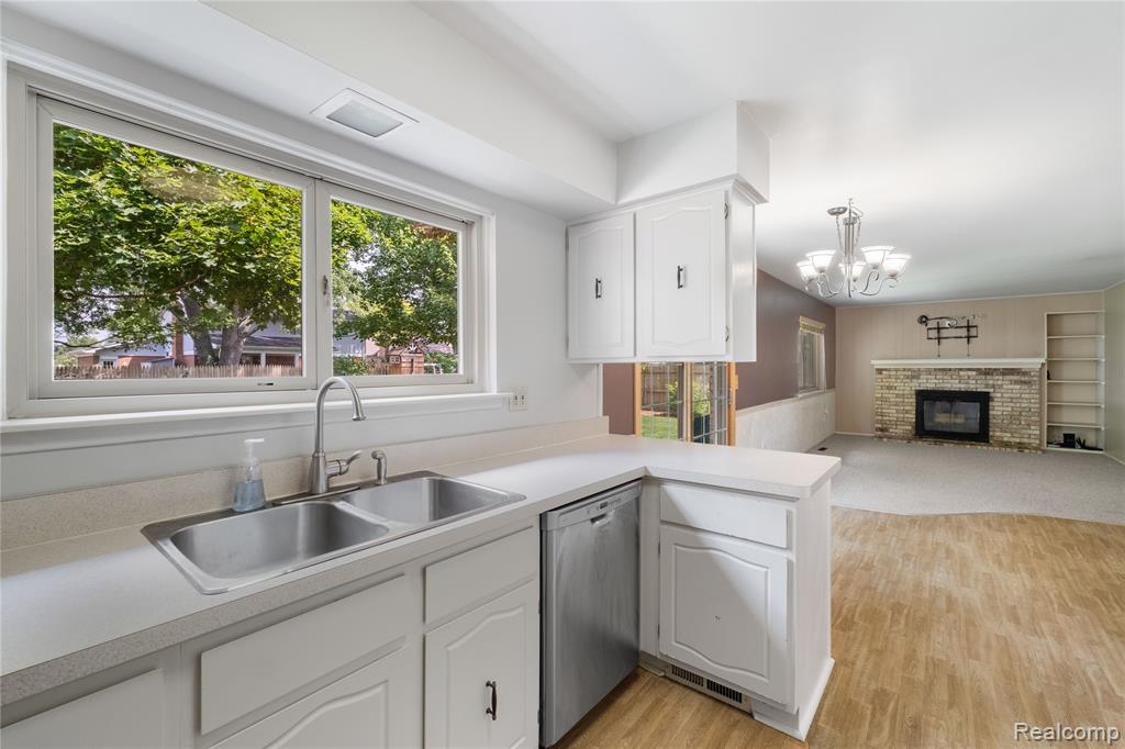 44114 Somerset Square, Canton, MI 48187 — Photo 12