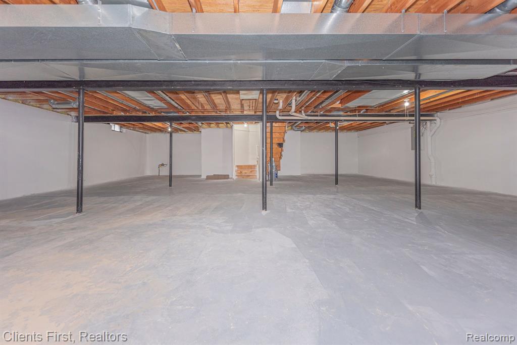 39603 GREENBRIER Court, Northville, MI 48168 — Photo 39