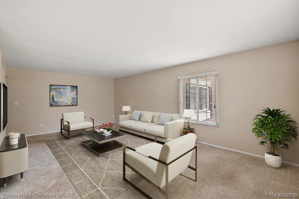 636 E FOX HILLS Drive, Bloomfield Hills, MI 48304 — Photo 16