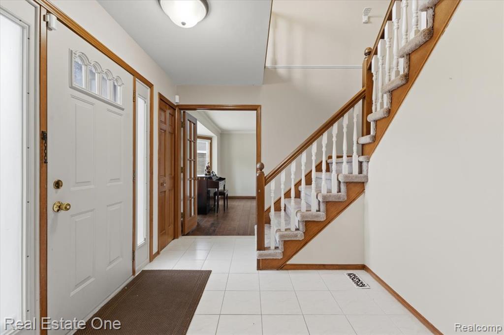 720 Essex Drive, Rochester Hills, MI 48307 — Photo 4