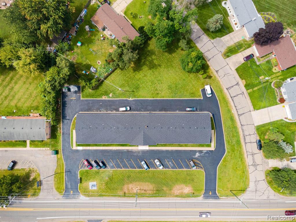 2475 S COMMERCE Road, Wolverine Lake, MI 48390 — Photo 10