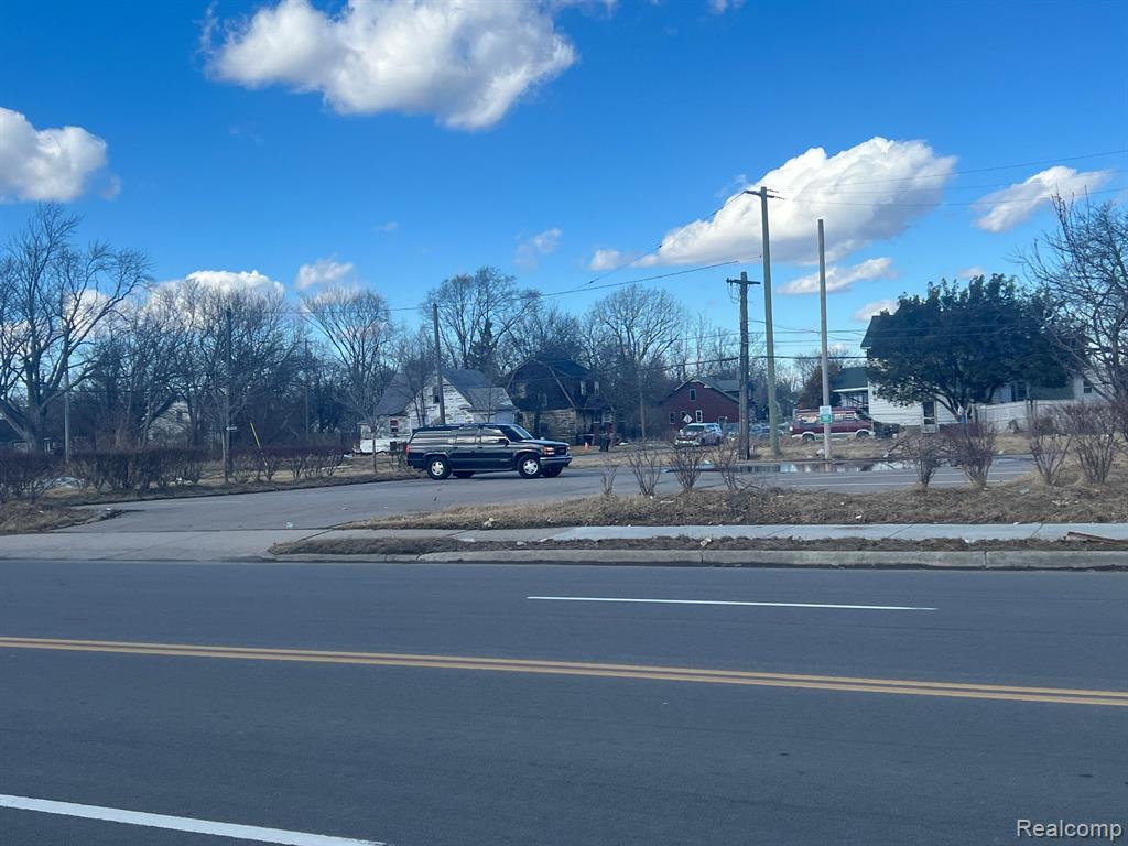 521 E 7 MILE Road, Highland Park, MI 48203 — Photo 2