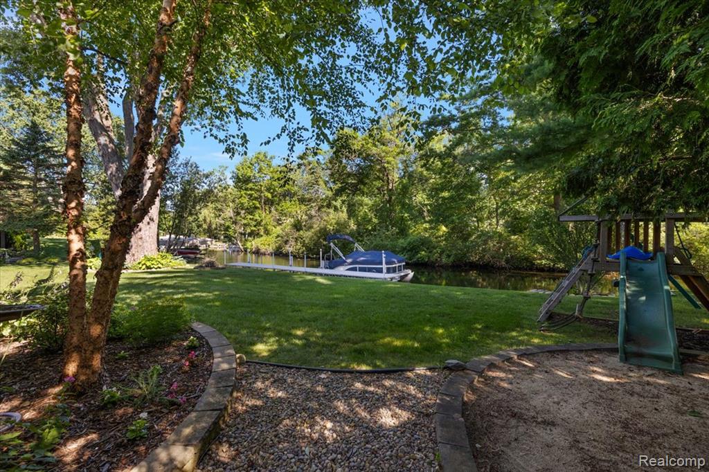 9050 Marilyn Terrace, Commerce Twp, MI 48382 — Photo 45
