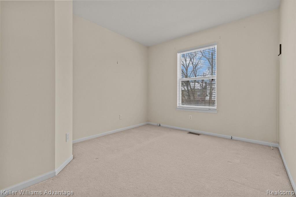 2527 PINE Drive, Wixom, MI 48393 — Photo 16