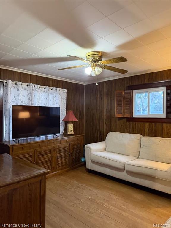 435 Riverbank Street, Wyandotte, MI 48192 — Photo 2