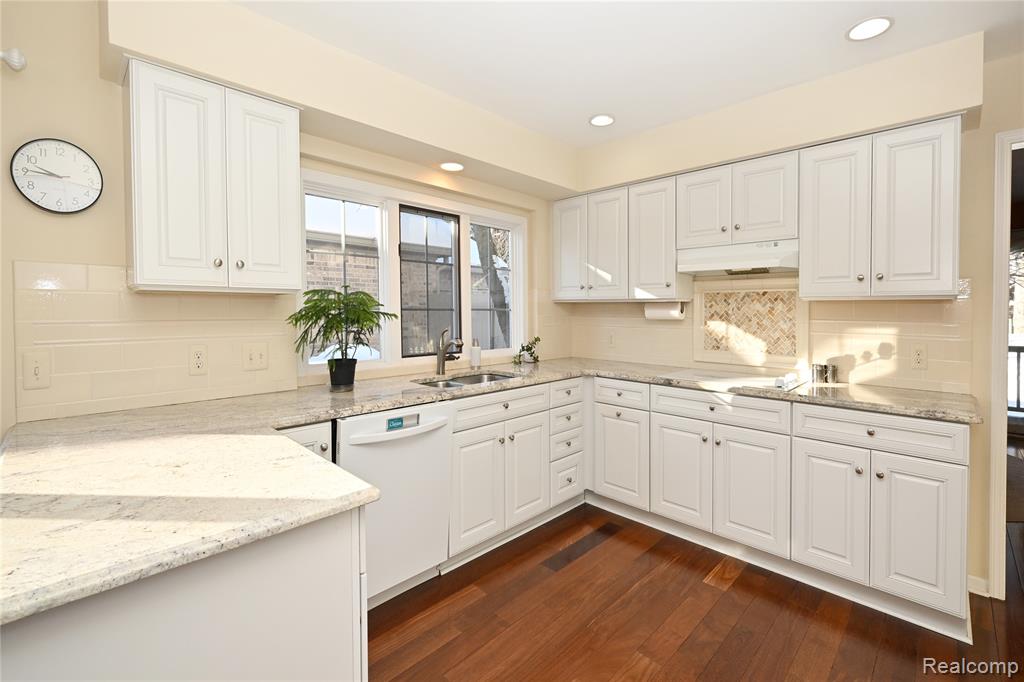 32095 SPRUCE Lane, 50, Beverly Hills, MI 48025 — Photo 12