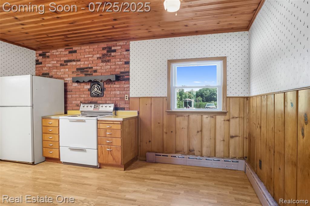 8802 Riverside Drive, Brighton, MI 48116 — Photo 5