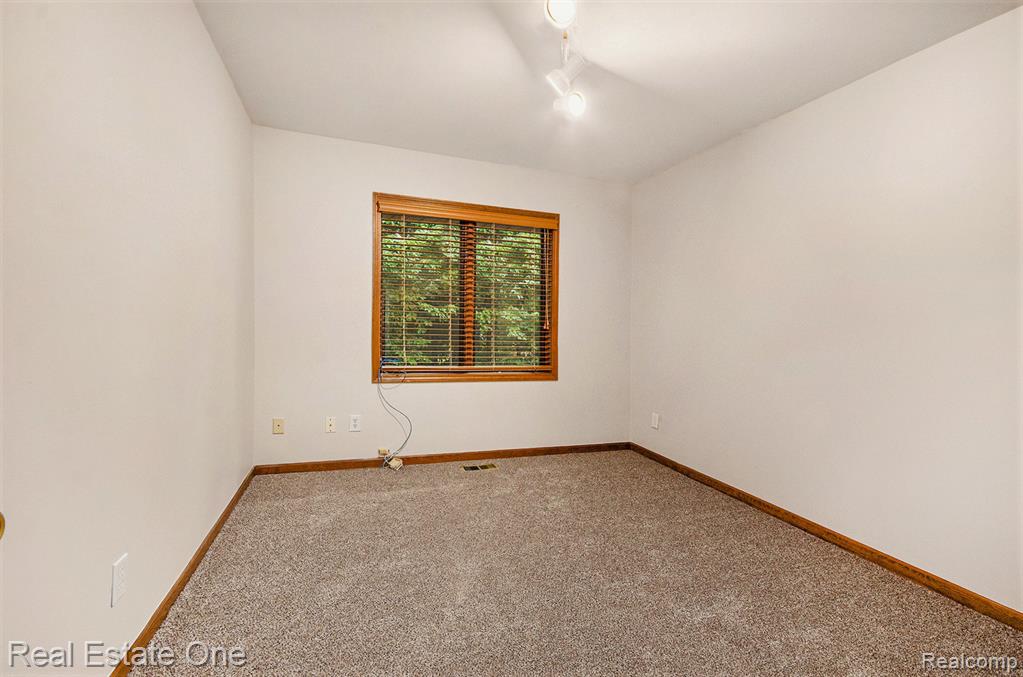 6281 Quaker Hill Drive, West Bloomfield, MI — Photo 20