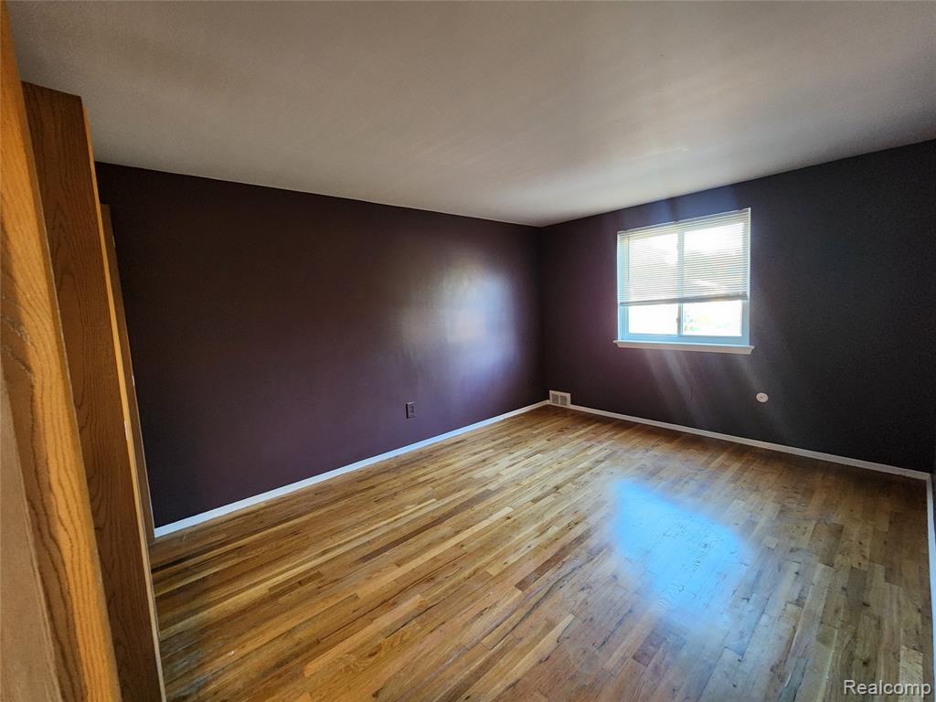 8665 Sterling, Center Line, MI 48015 — Photo 14