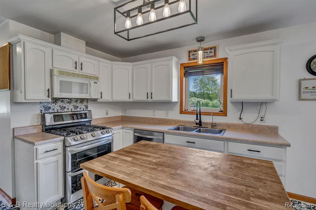 2864 N BLACKS CORNERS Road, Imlay City, MI 48444 — Photo 8