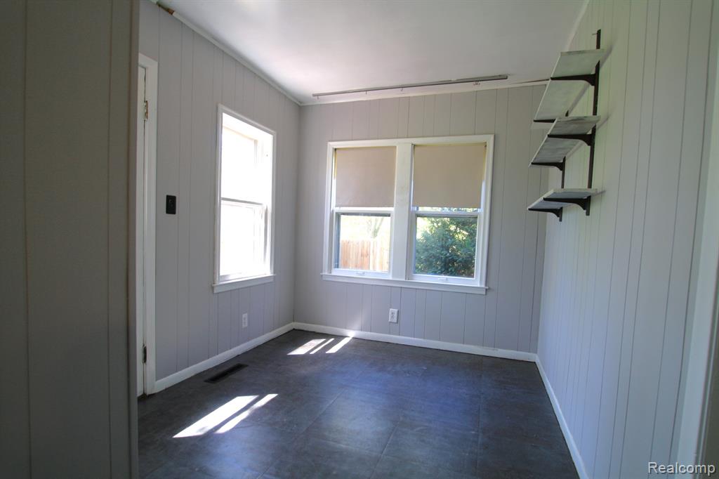 7035 PONTIAC LAKE Road, Waterford, MI 48327 — Photo 16