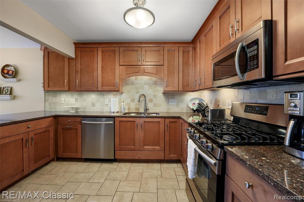 20903 W Glen Haven Circle, Novi, MI 48167 — Photo 13