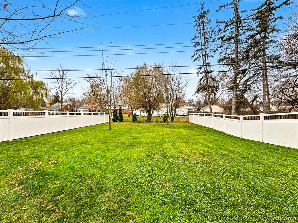 838 Coolidge Avenue, Clawson, MI — Photo 32