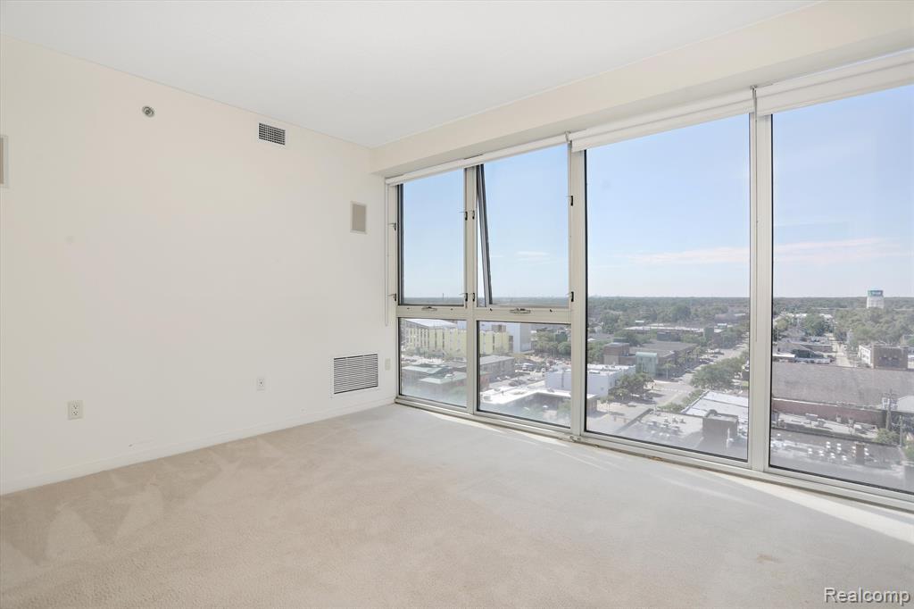 432 S WASHINGTON Avenue, 1204, Royal Oak, MI 48067 — Photo 19