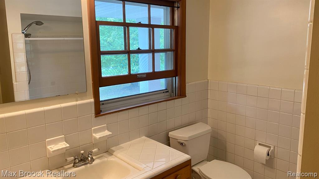 5291 DEEP WOOD Road, Bloomfield Hills, MI 48302 — Photo 17