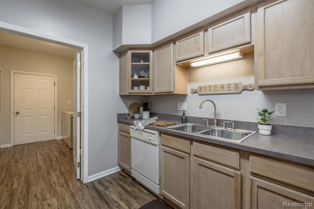 708 AMBERLY Drive, A, Waterford, MI 48328 — Photo 14