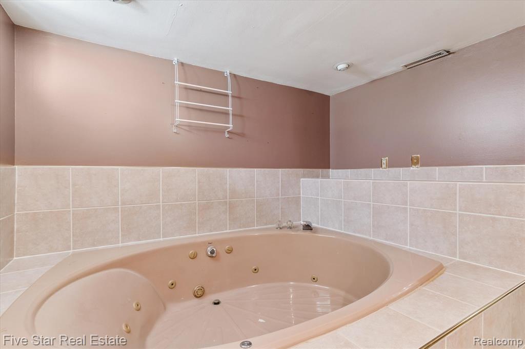 43592 Champlain Court, Canton, MI 48188 — Photo 34