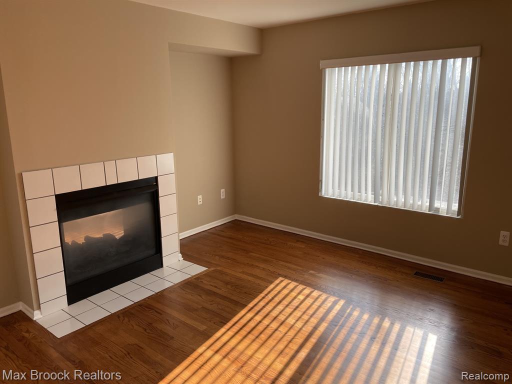 924 SANDALWOOD Drive, Troy, MI 48085 — Photo 16