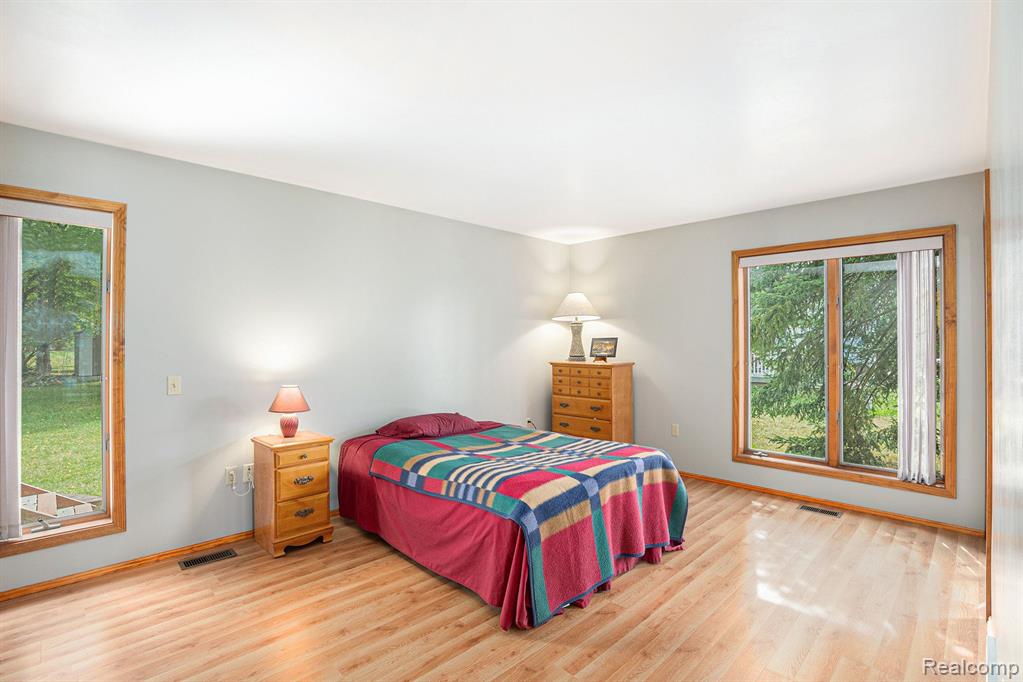 7630 Parkwood Drive, Fenton, MI 48430 — Photo 14
