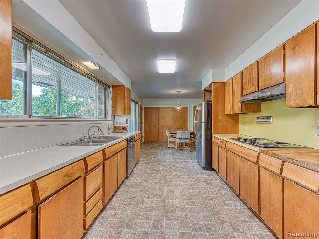 915 RED MILL Drive, Tecumseh, MI 49286 — Photo 10