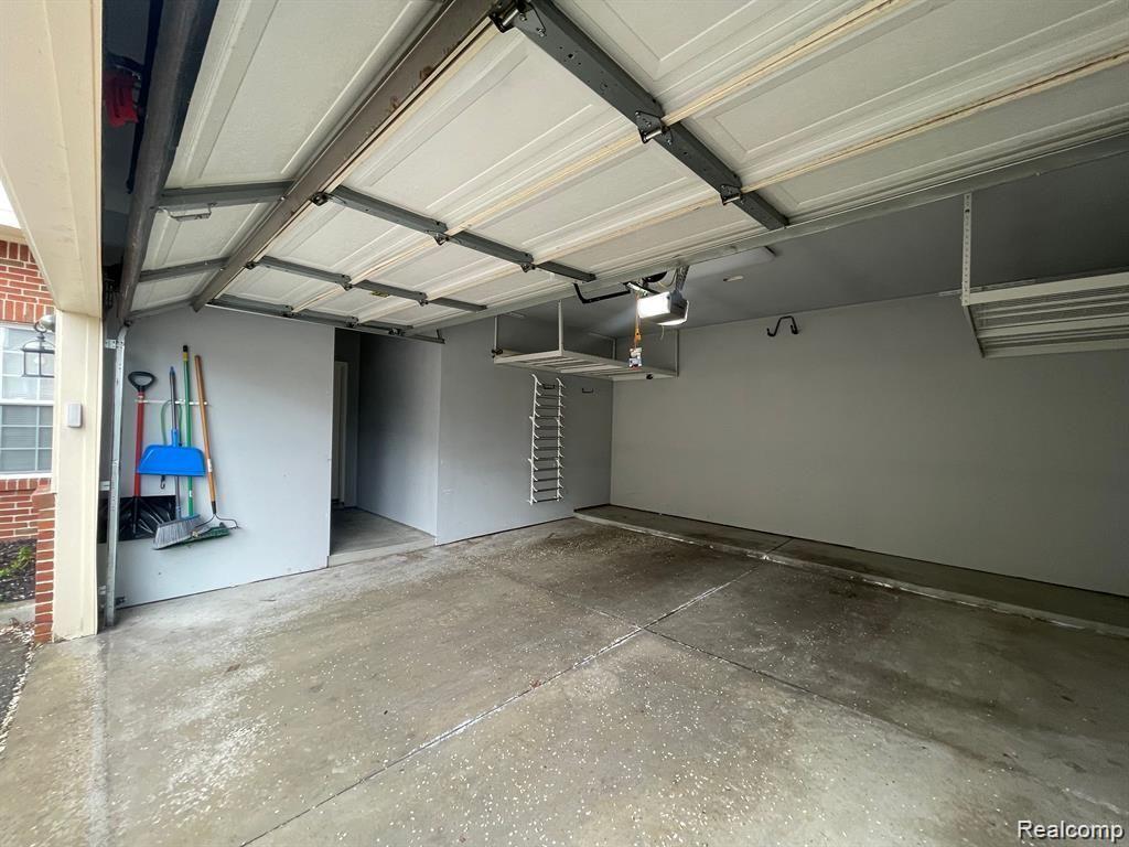 43270 PENDLETON Circle, Sterling Heights, MI 48313 — Photo 27