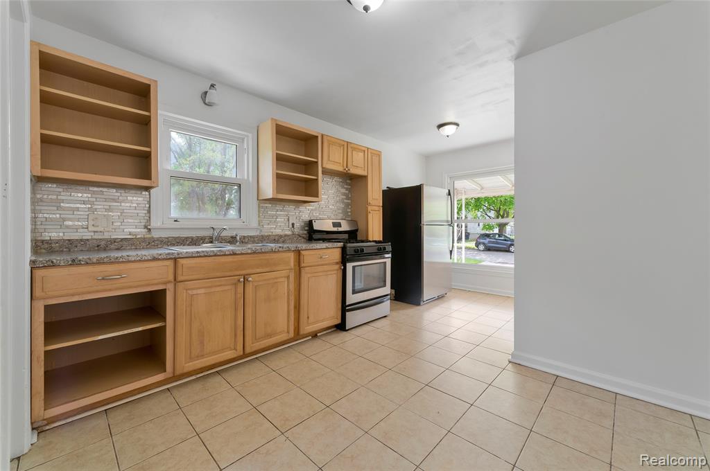 19674 Irvington Street, Highland Park, MI 48203 — Photo 8