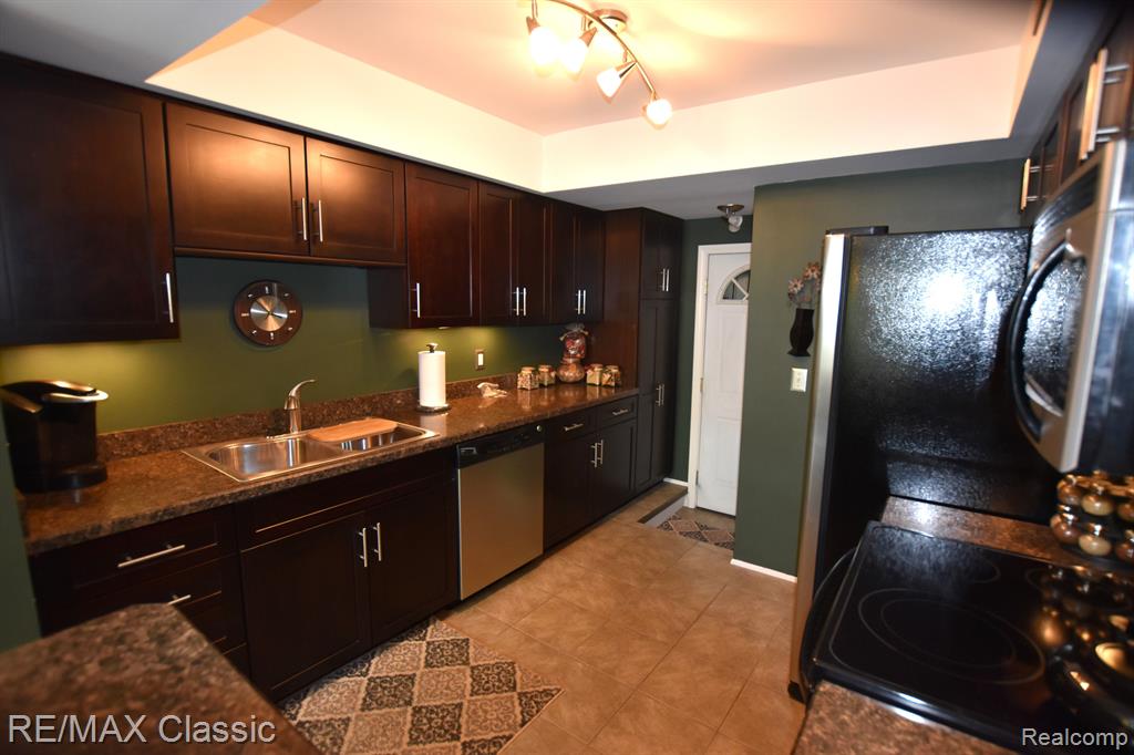 1550 BRENTWOOD Drive, Troy, MI 48098 — Photo 12