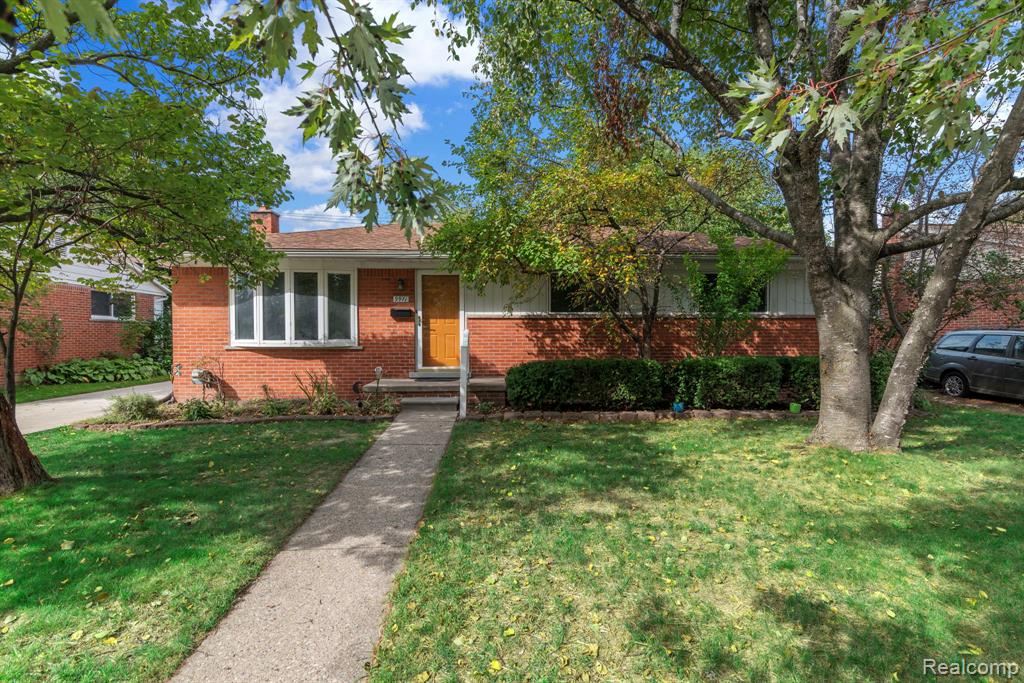 9971 Merriman Road, Livonia, MI 48150
