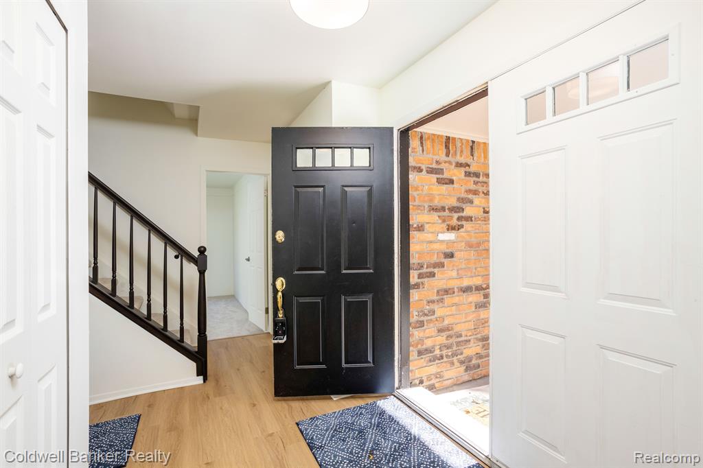 46038 SPINNING WHEEL Drive, Canton, MI 48187 — Photo 4