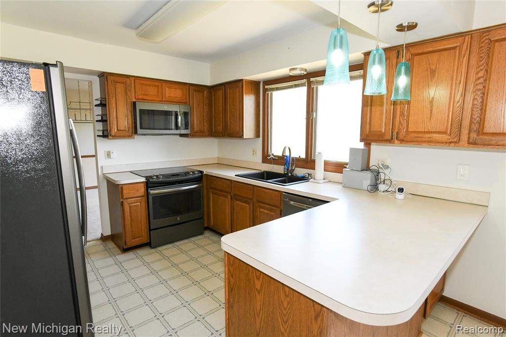 22200 Heatheridge, Farmington, MI 48167 — Photo 12