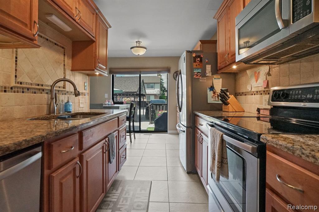8401 18 MILE Road, 36, Sterling Heights, MI 48313 — Photo 10