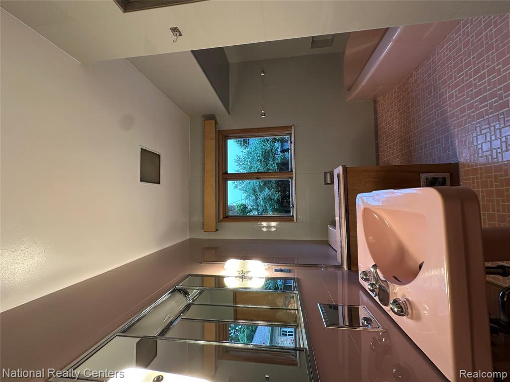 821 Pemberton Road, Grosse Pointe, MI 48230 — Photo 36