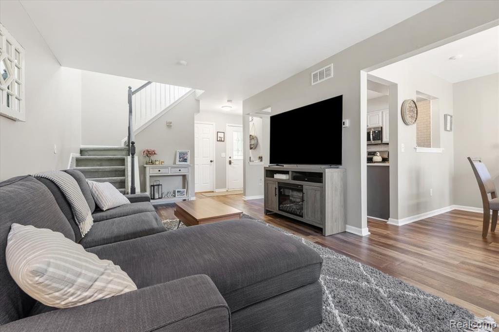 4472 Hunters Circle E, Canton, MI 48188 — Photo 6