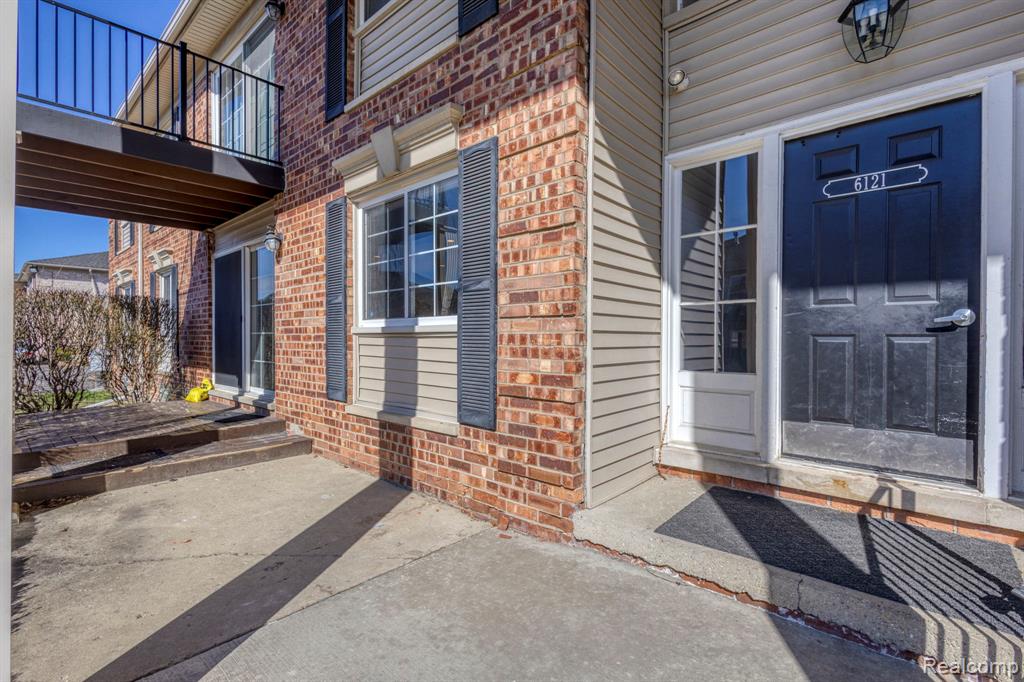 6121 Orchard Lake Road, 102, West Bloomfield, MI — Photo 4