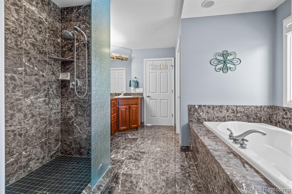 1131 Thorn Ridge Drive, Howell, MI 48843 — Photo 18