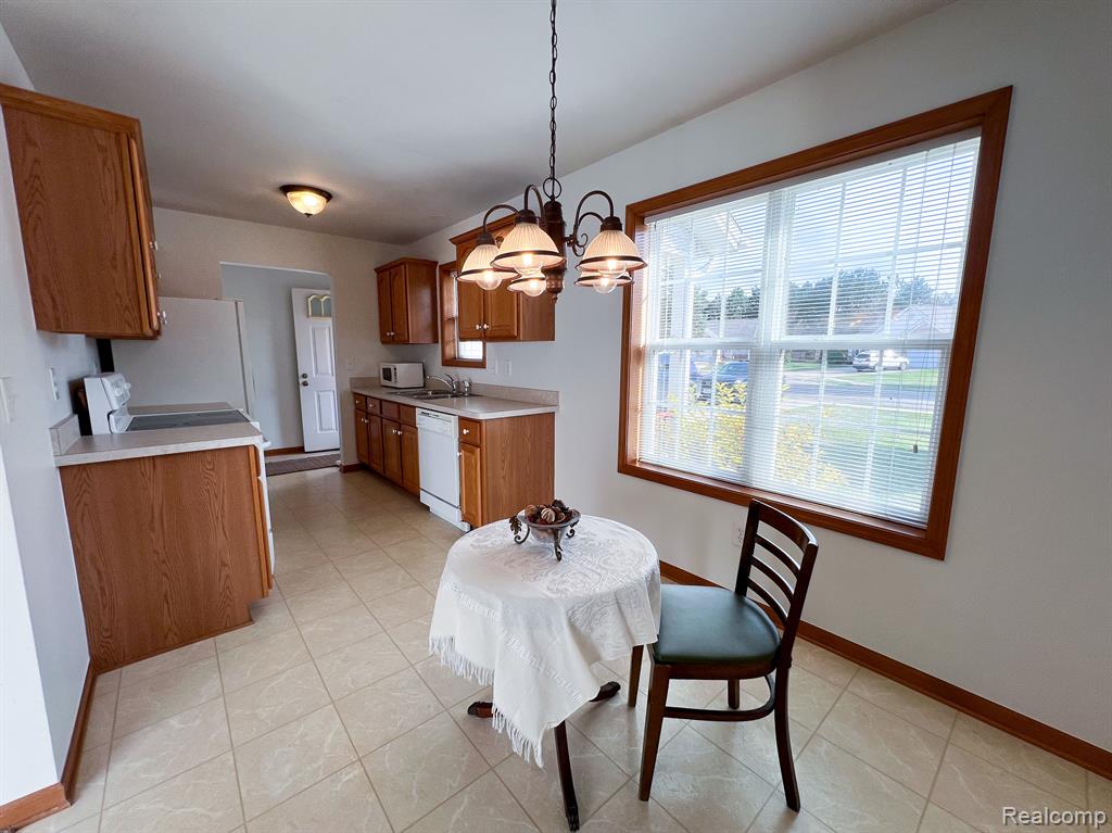 7835 E RIDGE Drive, Almont, MI 48003 — Photo 11