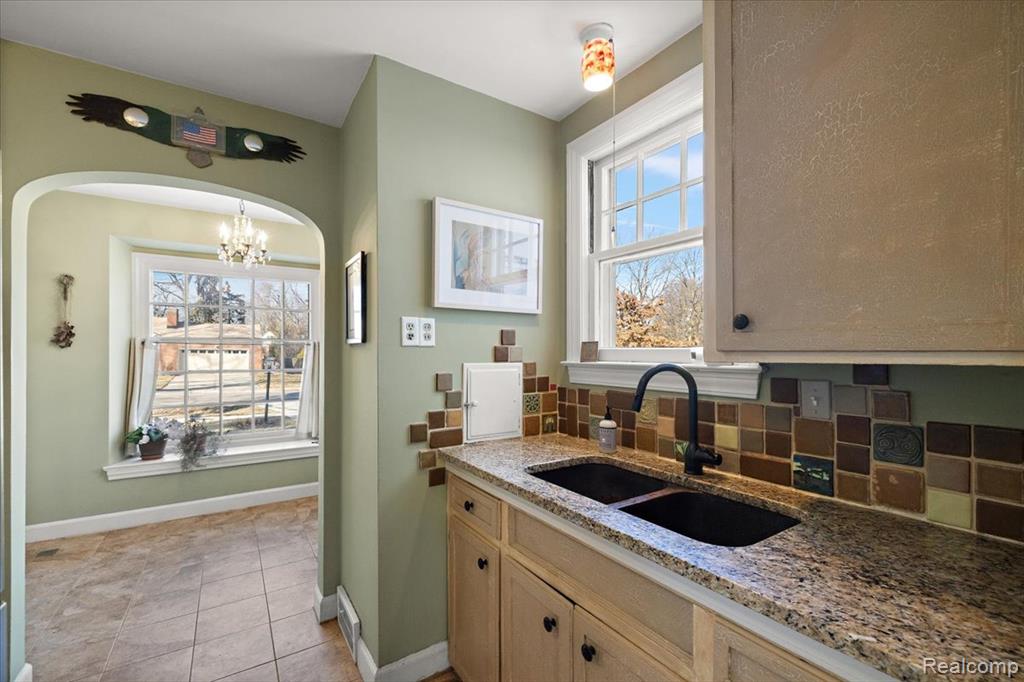 17601 Cambridge Boulevard, Lathrup Village, MI 48076 — Photo 21