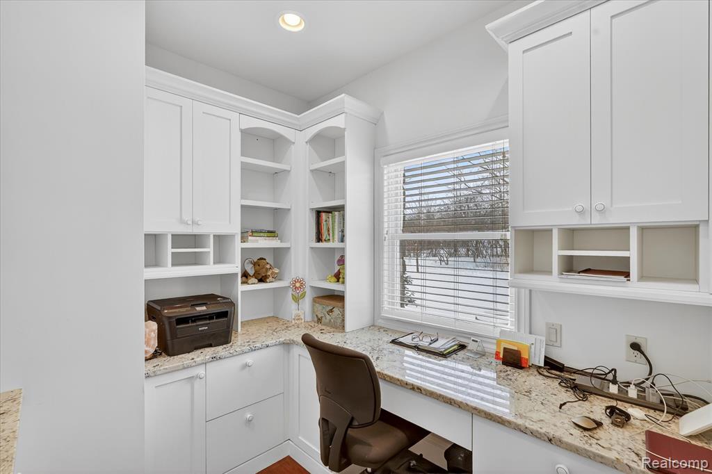 7247 Ardsley Lane, Clarkston, MI 48348 — Photo 16