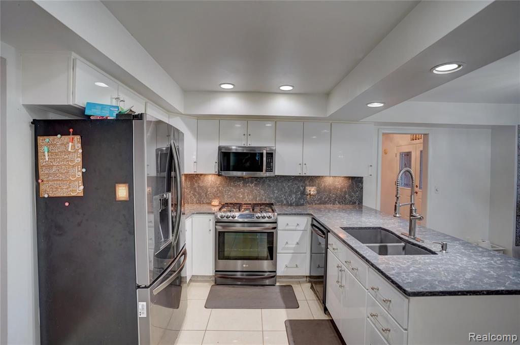 429 BELLA VISTA Drive, Grand Blanc, MI 48439 — Photo 13
