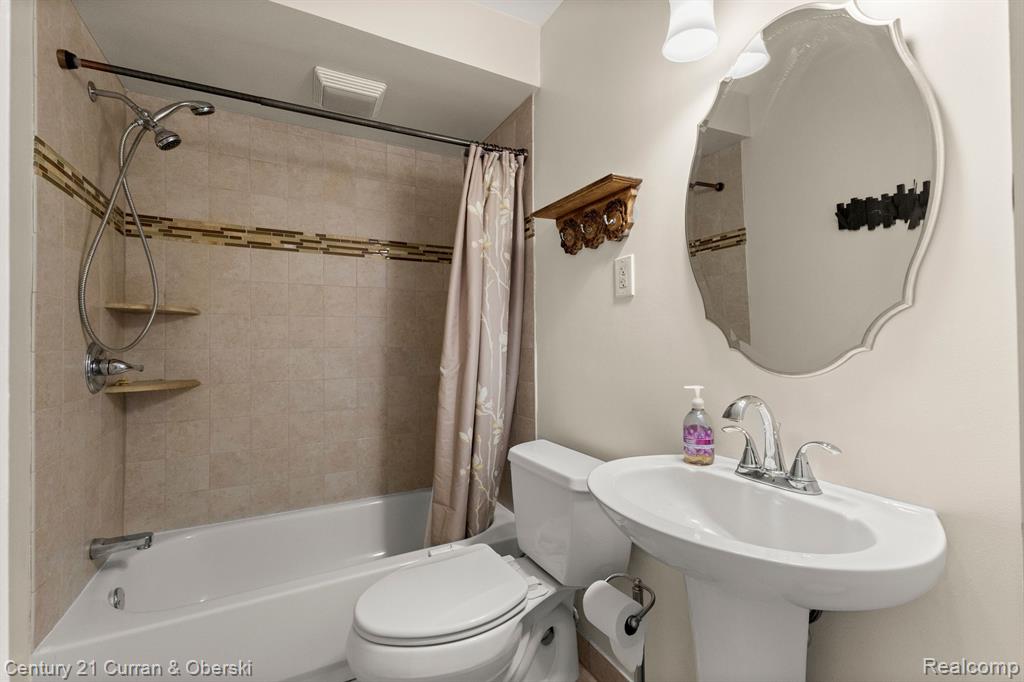 4615 MANDALAY Avenue, Royal Oak, MI 48073 — Photo 6