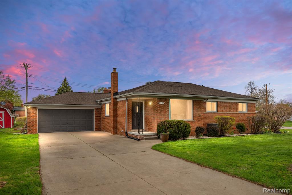 8527 METROPOLITAN Parkway, Sterling Heights, MI 48312 — front exterior