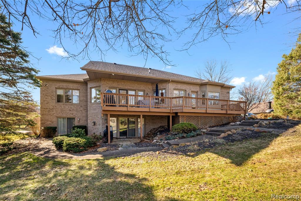9833 Rolling Greens Drive, Pinckney, MI 48169 — Photo 36