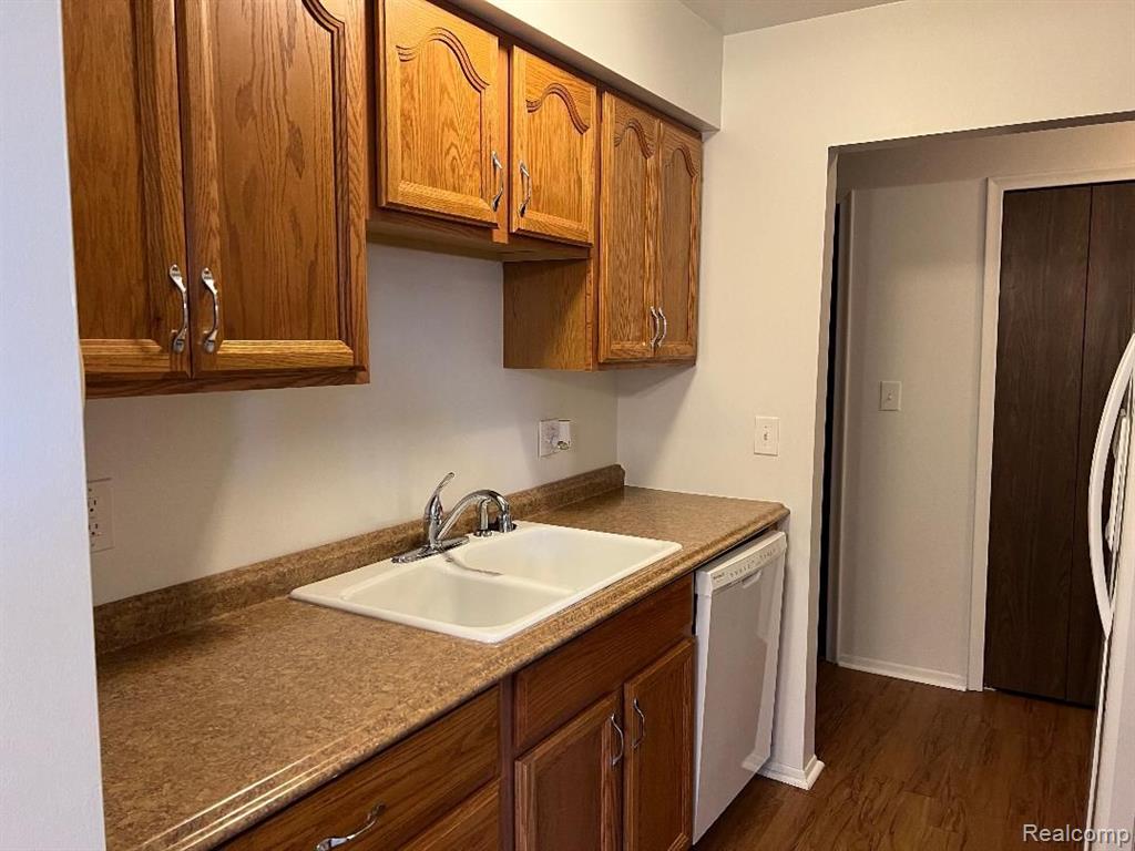 1730 HARRISON Avenue, B3, Trenton, MI 48183 — Photo 5
